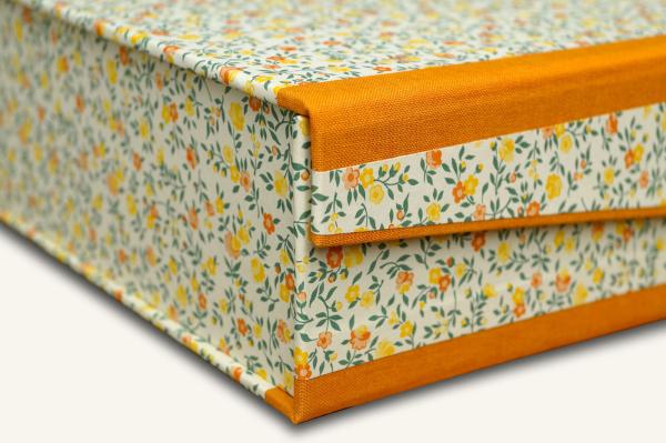 Orange-gelbe Schachtel "Vroni"